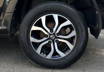 Подержанный автомобиль Nissan Terrano 2015 года (15 фото)