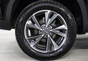 Подержанный автомобиль Omoda C5 2024 года (23 фото)