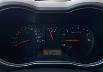 Подержанный автомобиль Nissan Note 2008 года (11 фото)