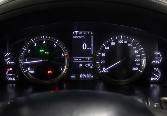 Подержанный автомобиль Lexus LX 2018 года (13 фото)