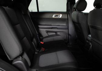 Подержанный автомобиль Ford Explorer 2014 года (10 фото)