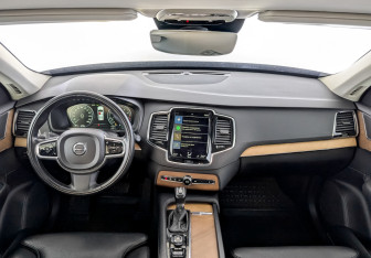 Подержанный автомобиль Volvo XC90 2017 года (14 фото)