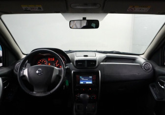 Подержанный автомобиль Nissan Terrano 2014 года (9 фото)