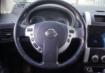 Подержанный автомобиль Nissan X-Trail 2013 года (14 фото)