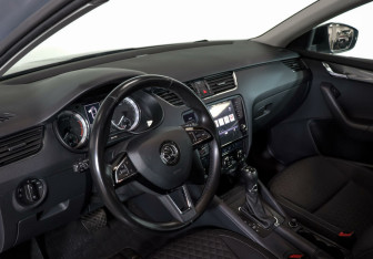 Подержанный автомобиль Skoda Octavia Liftback 2018 года (7 фото)