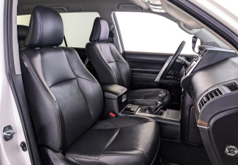 Подержанный автомобиль Toyota Land Cruiser Prado 2020 года (23 фото)