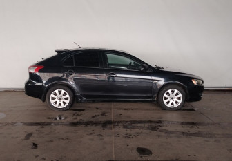 Подержанный автомобиль Mitsubishi Lancer Hatchback 2008 года (8 фото)