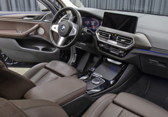 Подержанный автомобиль BMW X3 2024 года (11 фото)