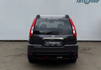 Подержанный автомобиль Nissan X-Trail 2011 года (6 фото)
