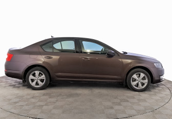 Подержанный автомобиль Skoda Octavia Liftback 2016 года (4 фото)