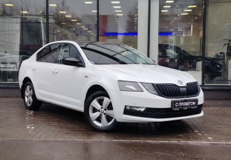 Подержанный автомобиль Skoda Octavia Liftback 2019 года (3 фото)