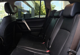 Подержанный автомобиль Toyota Land Cruiser Prado 2011 года (8 фото)