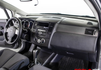 Подержанный автомобиль Nissan Tiida Hatchback 2008 года (9 фото)