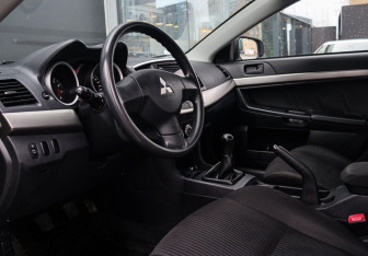 Подержанный автомобиль Mitsubishi Lancer Sedan 2014 года (12 фото)