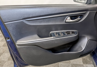 Подержанный автомобиль Kia Rio Hatchback 2021 года (18 фото)