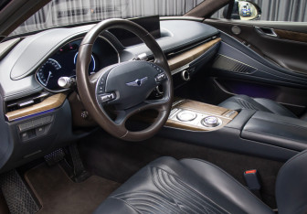 Подержанный автомобиль Genesis G80 2021 года (14 фото)