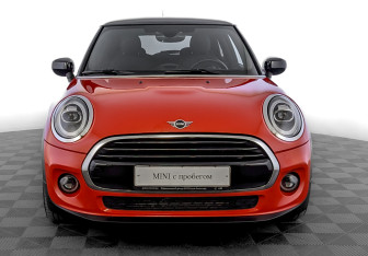 Подержанный автомобиль MINI Hatch 2021 года (2 фото)