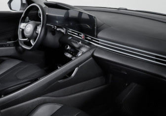 Подержанный автомобиль Hyundai Elantra Sedan 2023 года (9 фото)