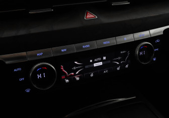 Подержанный автомобиль Genesis G80 2021 года (14 фото)