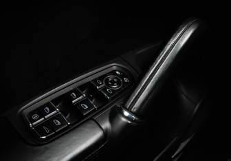 Подержанный автомобиль Porsche Cayenne 2011 года (15 фото)