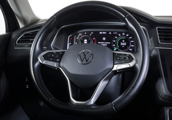 Подержанный автомобиль Volkswagen Tiguan 2021 года (13 фото)