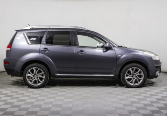 Подержанный автомобиль Citroen C-Crosser 2008 года (4 фото)