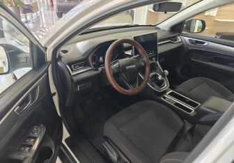 Подержанный автомобиль Haval M6 2023 года (11 фото)