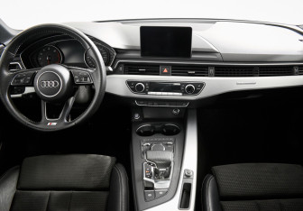 Подержанный автомобиль Audi A4 Sedan 2019 года (10 фото)