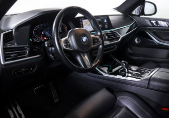 Подержанный автомобиль BMW X7 2021 года (18 фото)