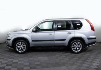 Подержанный автомобиль Nissan X-Trail 2013 года (3 фото)