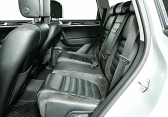 Подержанный автомобиль Volkswagen Touareg 2013 года (11 фото)