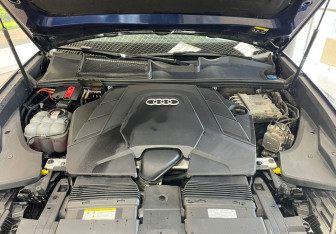 Подержанный автомобиль Audi Q8 2022 года (27 фото)