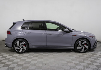 Подержанный автомобиль Volkswagen Golf GTI Hatchback 2021 года (4 фото)