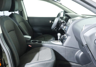 Подержанный автомобиль Nissan Qashqai 2008 года (9 фото)