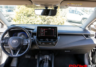 Подержанный автомобиль Toyota Corolla Sedan 2019 года (10 фото)