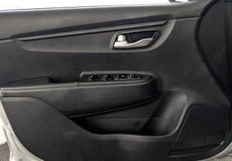 Подержанный автомобиль Kia Rio Hatchback 2021 года (18 фото)