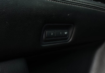 Подержанный автомобиль Nissan Pathfinder 2014 года (18 фото)