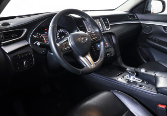 Подержанный автомобиль Infiniti QX50 2018 года (14 фото)