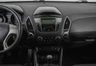 Подержанный автомобиль Hyundai ix35 2011 года (14 фото)