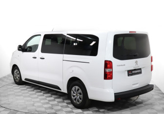 Подержанный автомобиль Peugeot Traveller 2022 года (7 фото)