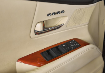 Подержанный автомобиль Lexus RX 2010 года (8 фото)