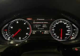 Подержанный автомобиль Audi A8 2015 года (14 фото)