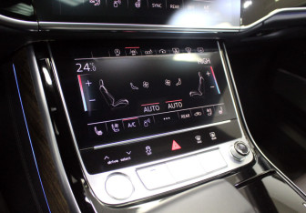 Подержанный автомобиль Audi A8 2018 года (31 фото)