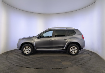 Подержанный автомобиль Nissan Terrano 2017 года (8 фото)