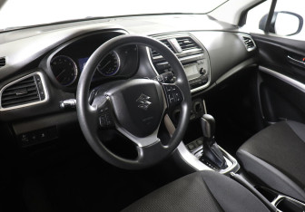 Подержанный автомобиль Suzuki SX4 Hatchback 2017 года (8 фото)