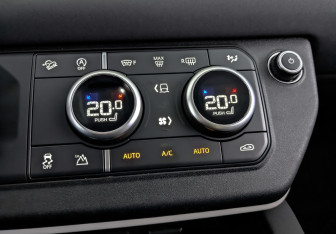 Подержанный автомобиль Land Rover Defender Suv 2021 года (21 фото)