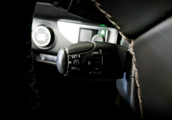 Подержанный автомобиль Peugeot Traveller 2021 года (26 фото)