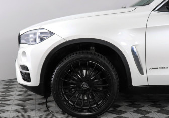 Подержанный автомобиль BMW X6 2015 года (8 фото)