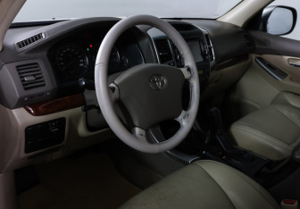 Подержанный автомобиль Toyota Land Cruiser Prado 2002 года (14 фото)