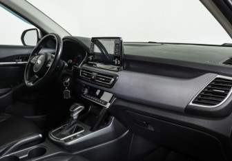 Подержанный автомобиль Kia Seltos 2021 года (9 фото)